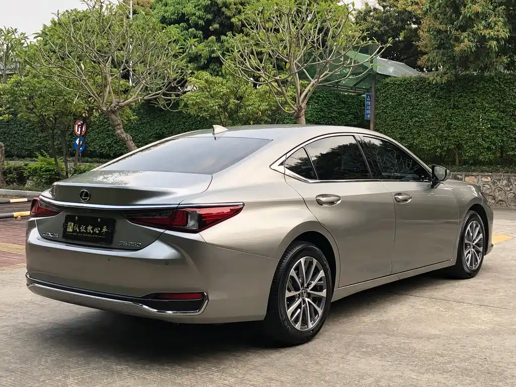 Lexus ES — миниатюра 8