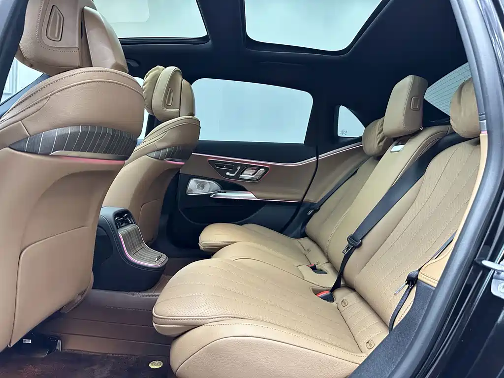 Mercedes-Benz E-Class — миниатюра 11