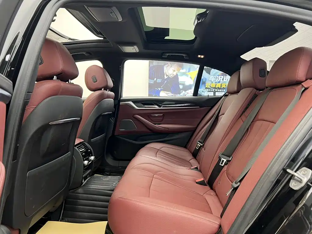 BMW 5 Series — миниатюра 35