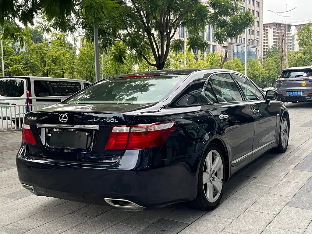 Lexus LS — миниатюра 7