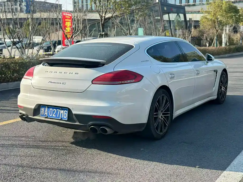PORSCHE PANAMERA