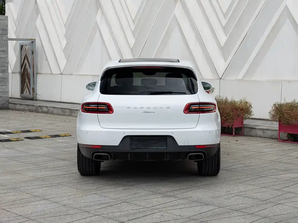 Porsche Macan — миниатюра 7