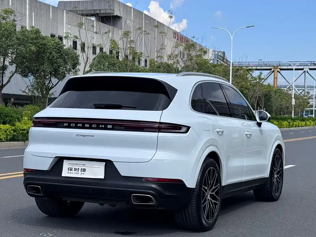 Porsche Cayenne — миниатюра 12