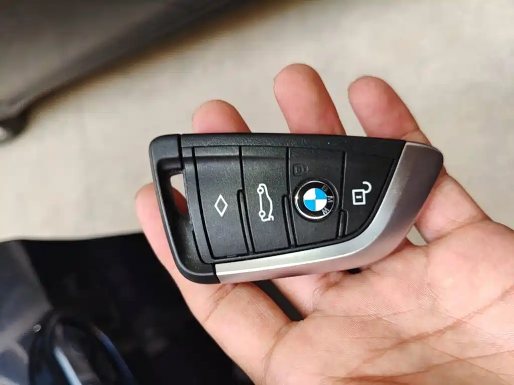 BMW iX3 — миниатюра 9