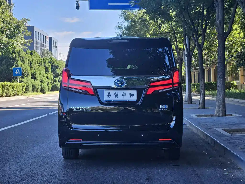 Toyota Alphard — миниатюра 5