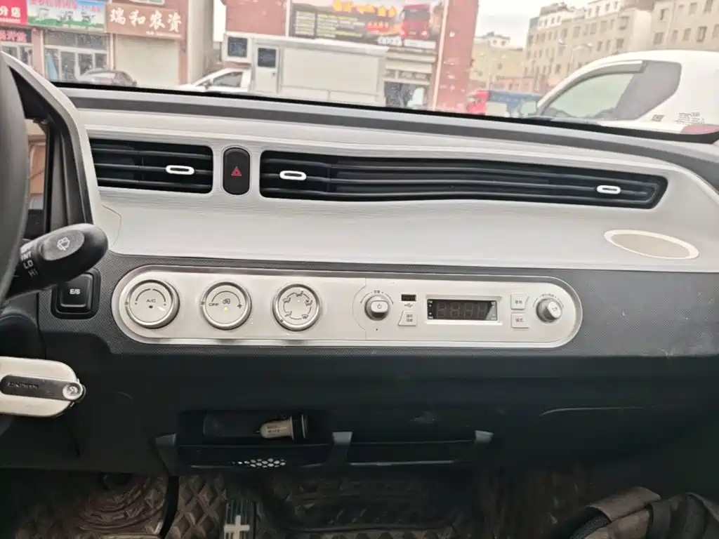 Wuling MINIEV — миниатюра 13