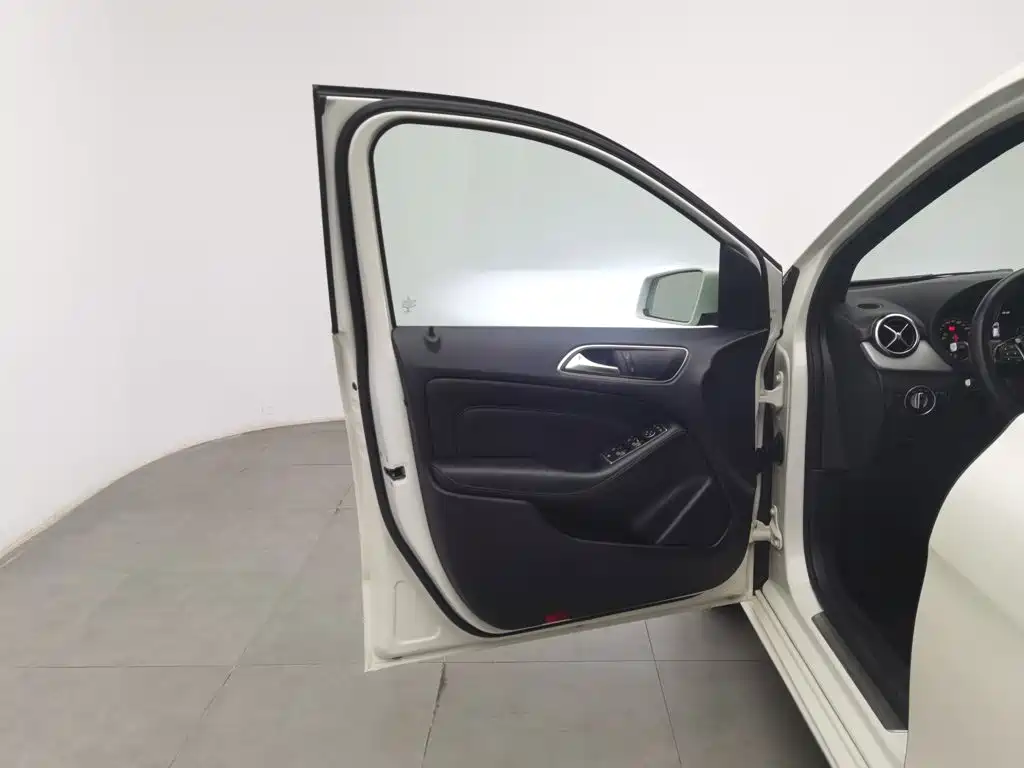 Mercedes-Benz B-Class — миниатюра 8