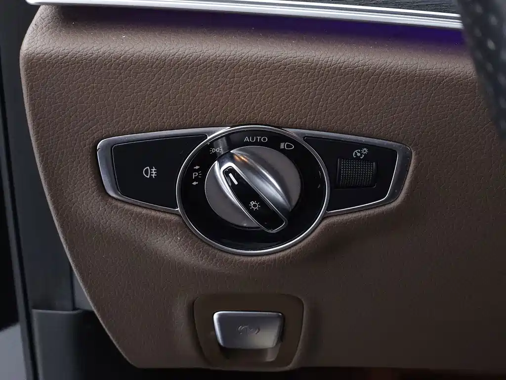 Mercedes-Benz E-Class — миниатюра 22