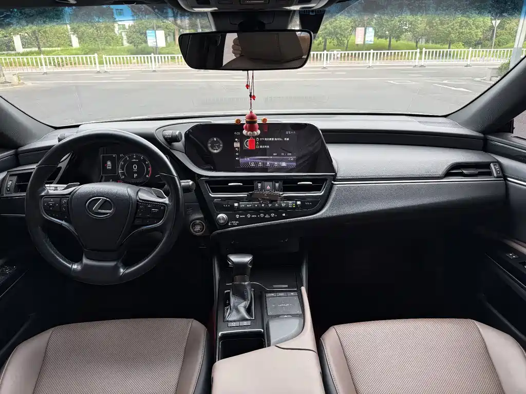 Lexus ES — миниатюра 10