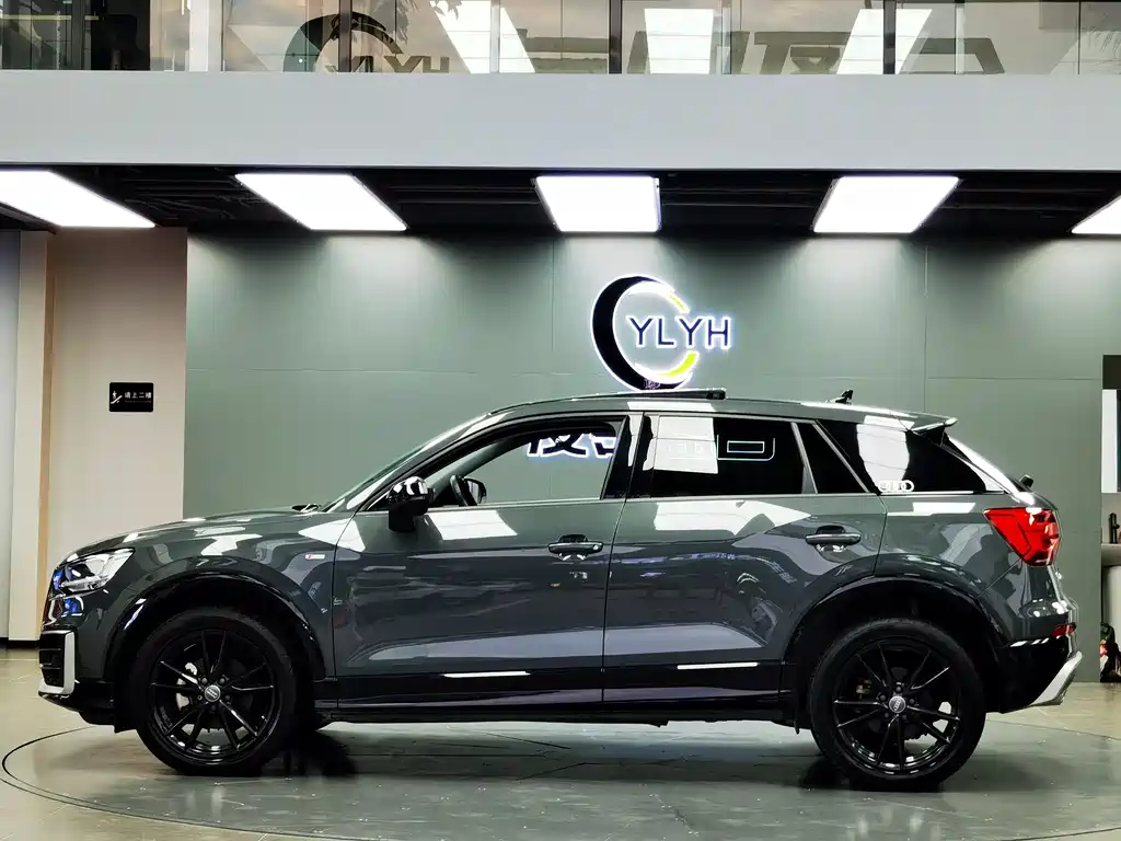 AUDI  Q2L