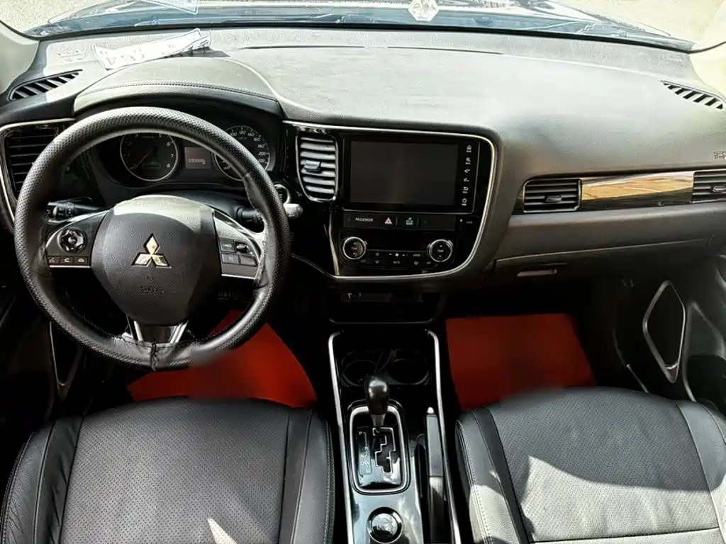 Mitsubishi Outlander — миниатюра 11