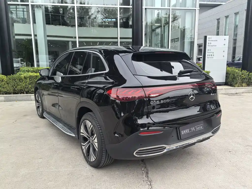 Mercedes-Benz EQE SUV — миниатюра 6