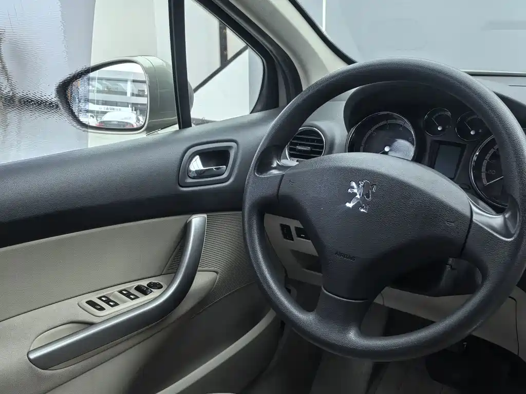 Peugeot 408 2.0L Auto Comfort Edition, фото 8