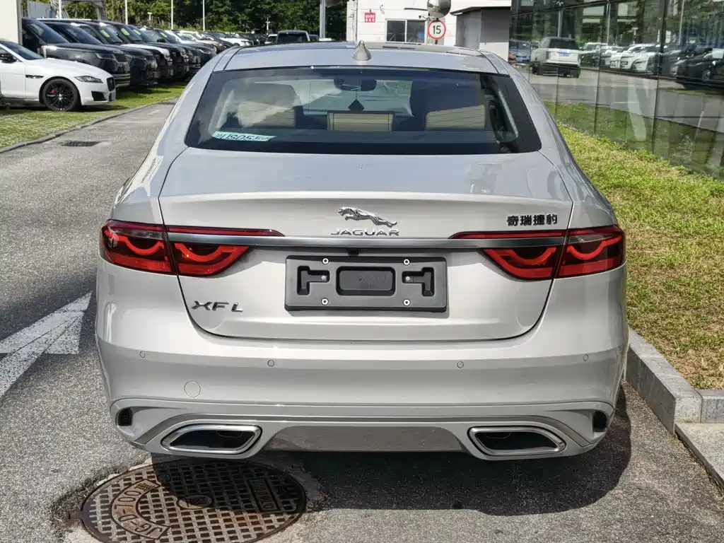 Jaguar XFL — миниатюра 6