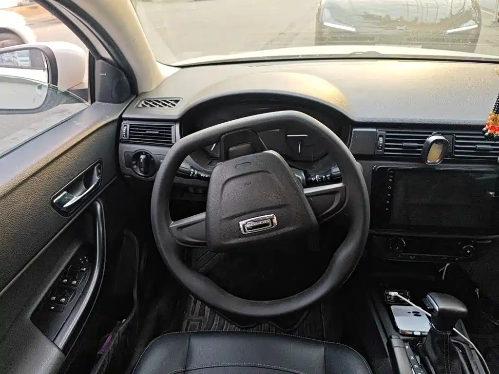Qoros Qoros 3 — миниатюра 13