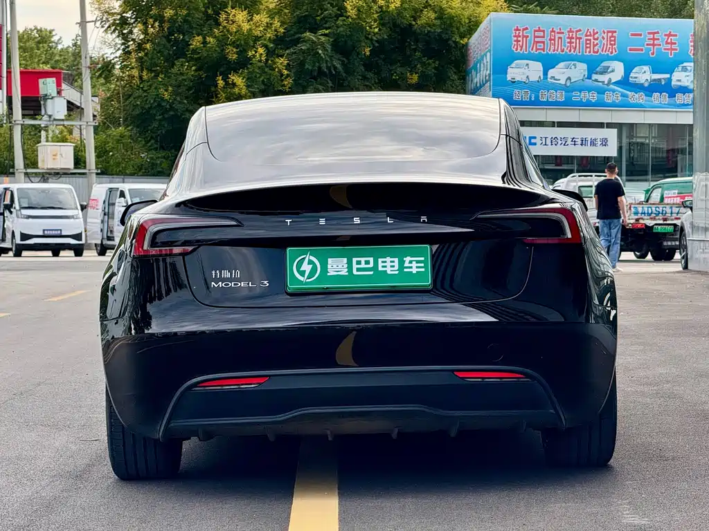 Tesla Model 3 — миниатюра 9