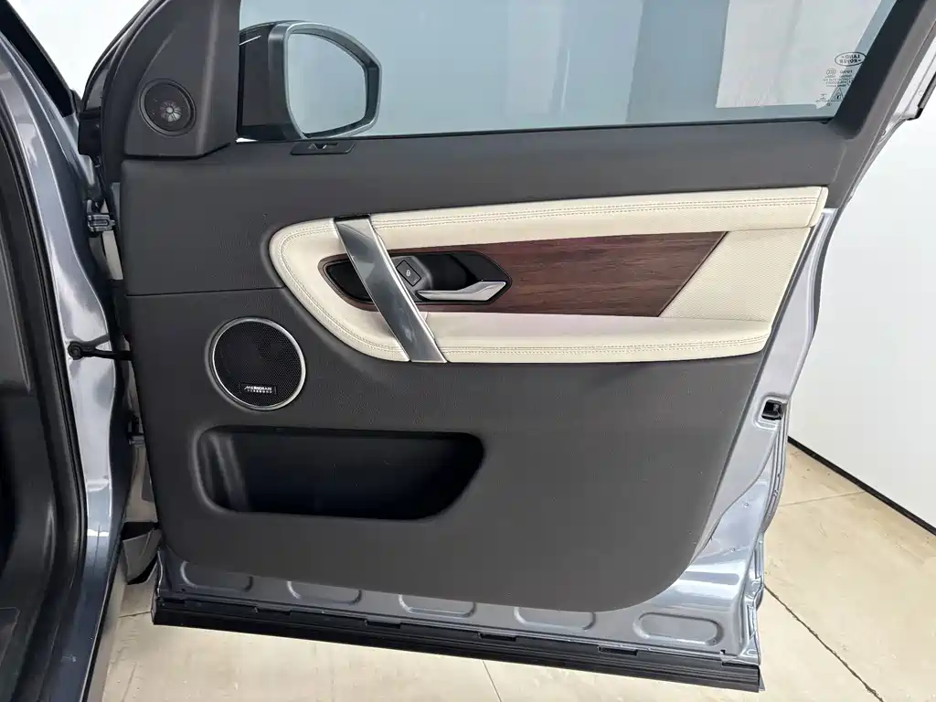 Land Rover Discovery Sport — миниатюра 24