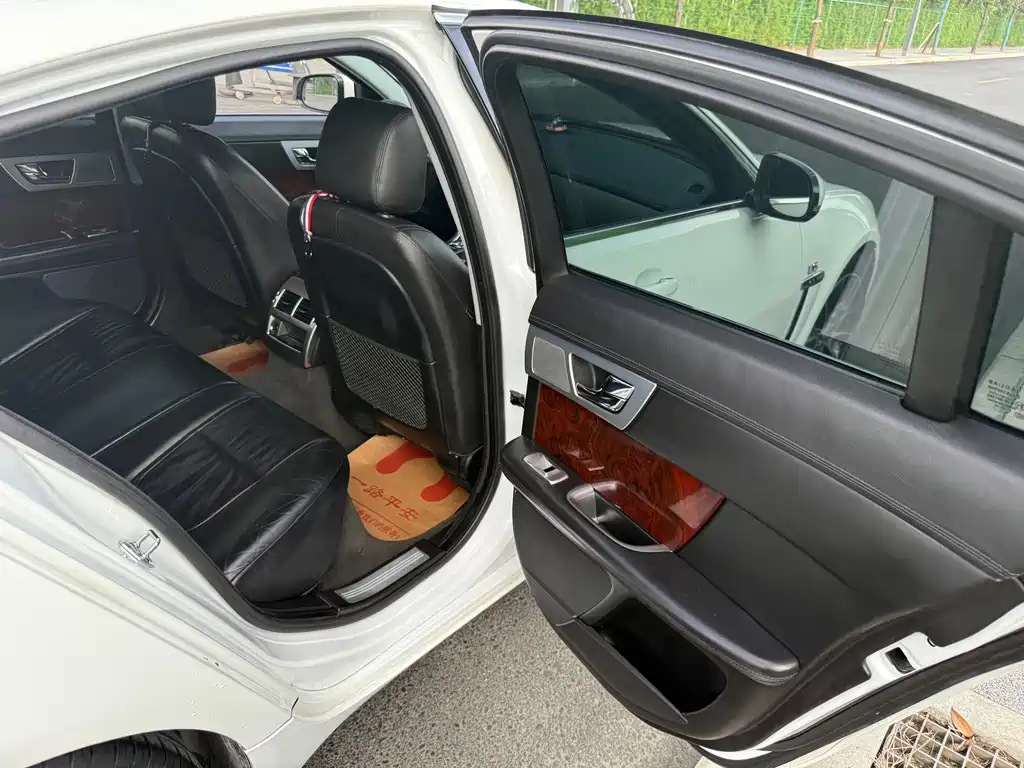 Jaguar XF — миниатюра 19
