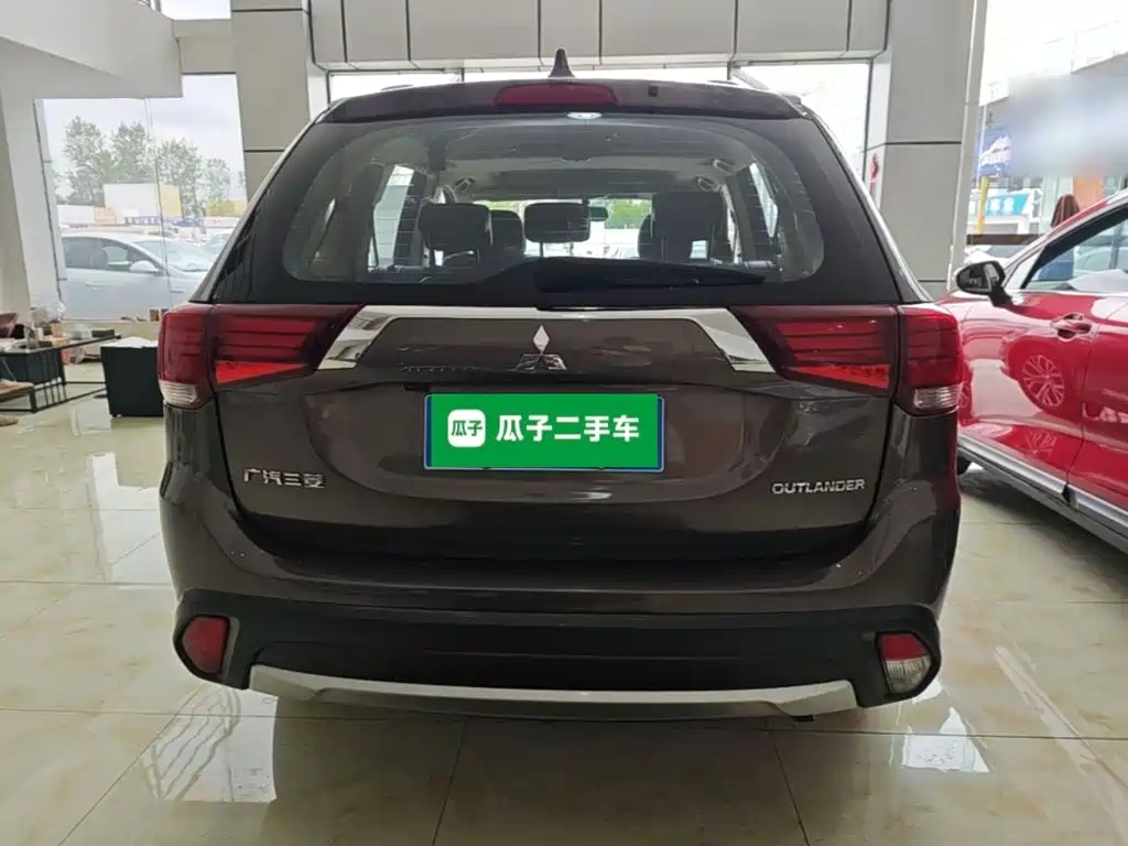 Mitsubishi Outlander — миниатюра 6