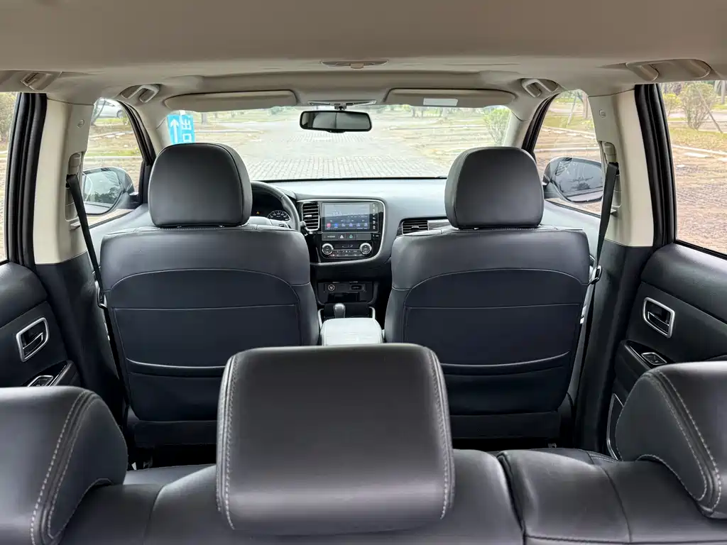 Mitsubishi Outlander — миниатюра 14