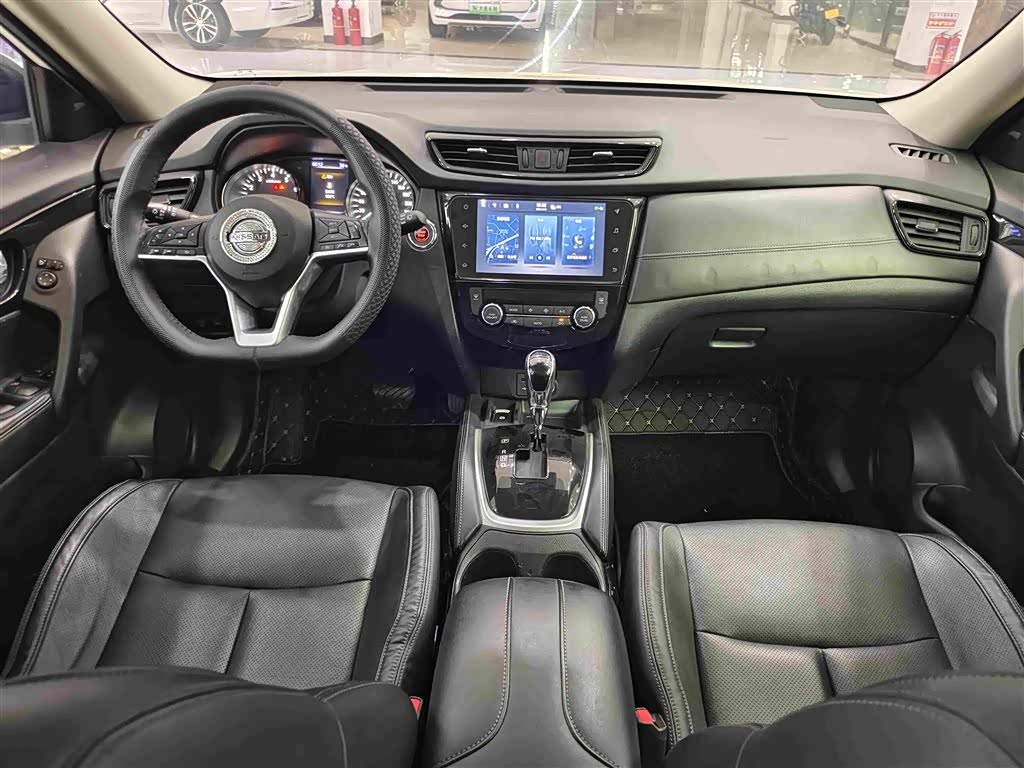 Nissan X-Trail 2.0 л 2021 г. Белый, пробег 40000 км