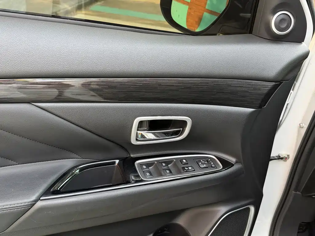 Mitsubishi Outlander — миниатюра 7