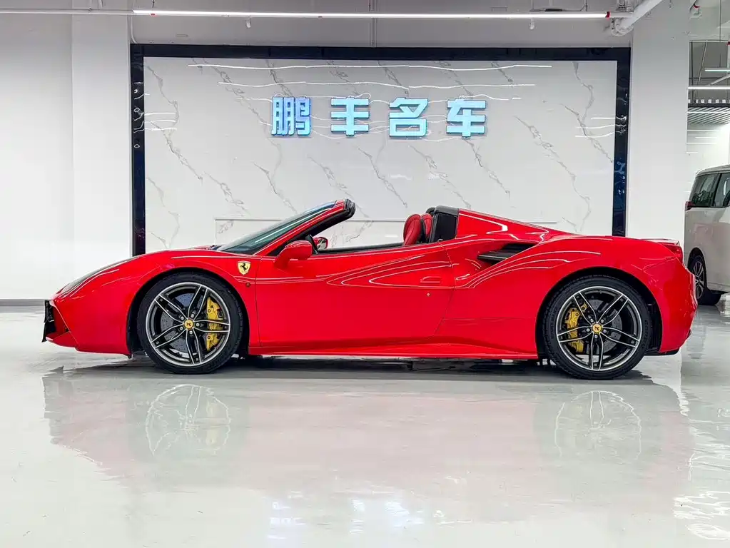 FERRARI 488