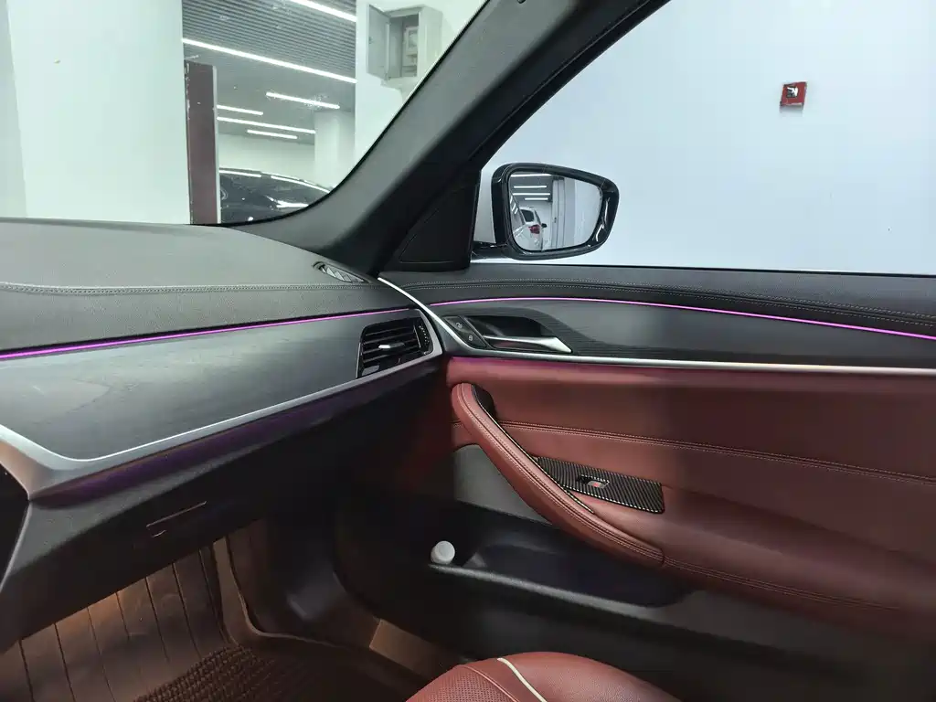 BMW 5 Series — миниатюра 7