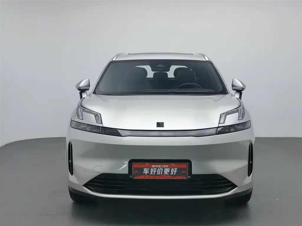 LYNK  & CO. 08 EM P