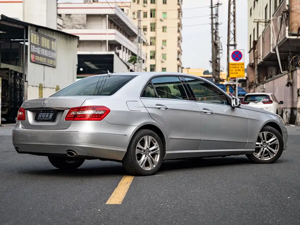 Mercedes-Benz E-Class (Import) — миниатюра 3