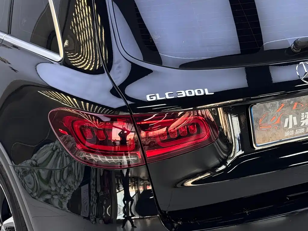 MERCEDES-BENZ GLC