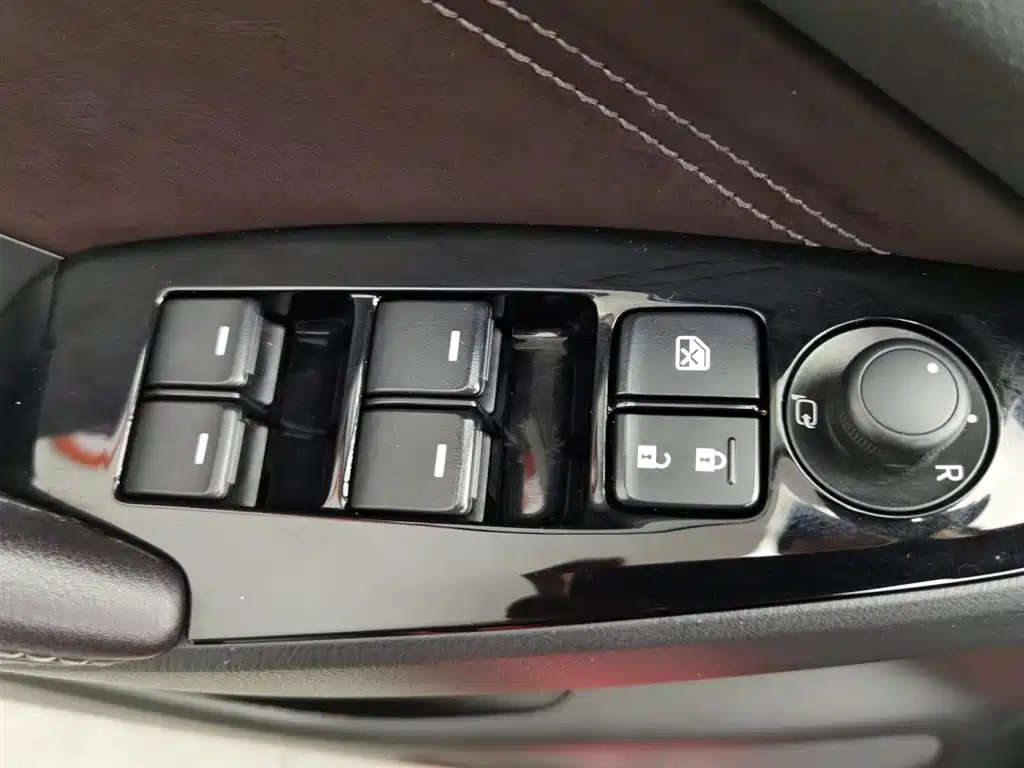 Mazda Mazda3 3 2017 2.0L AT Luxury V