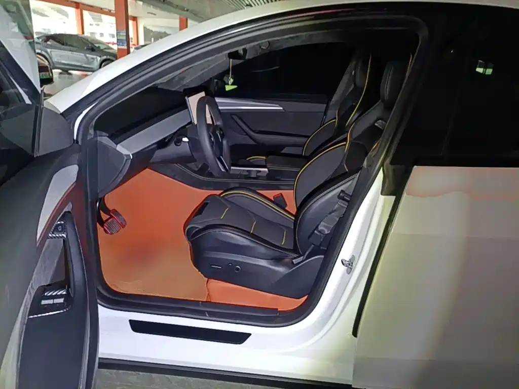 Tesla Model Y — миниатюра 15