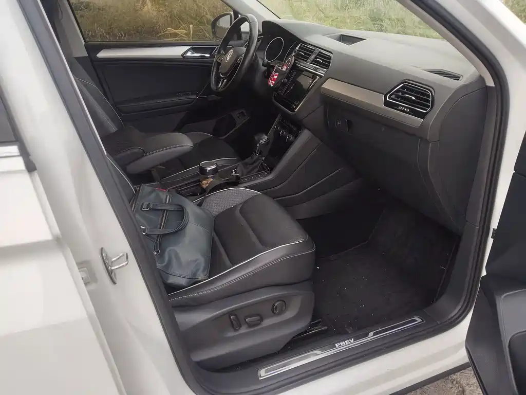 Volkswagen Tiguan L PHEV — миниатюра 6