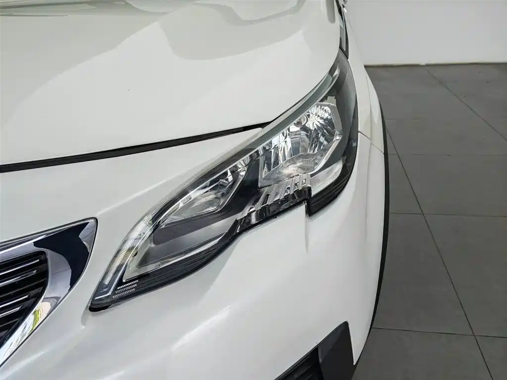 Peugeot 5008 2017 380THP 7 мест Elite