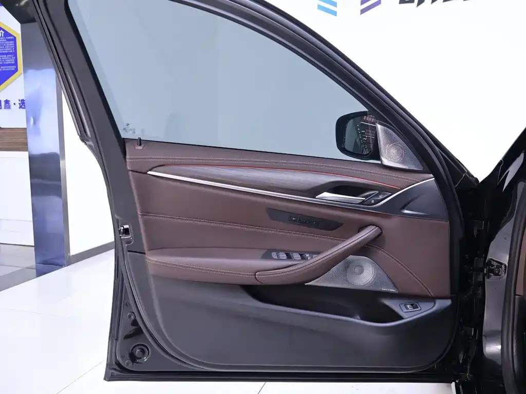 BMW 5 Series — миниатюра 18