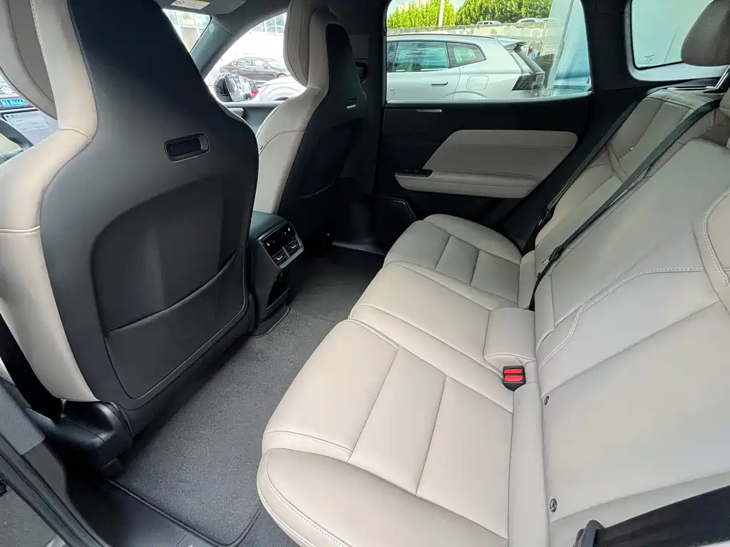 Volvo XC70 PHEV — миниатюра 12