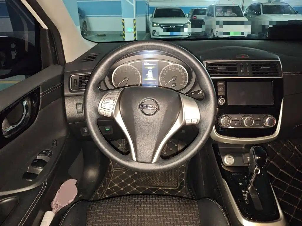Nissan Tiida — миниатюра 3