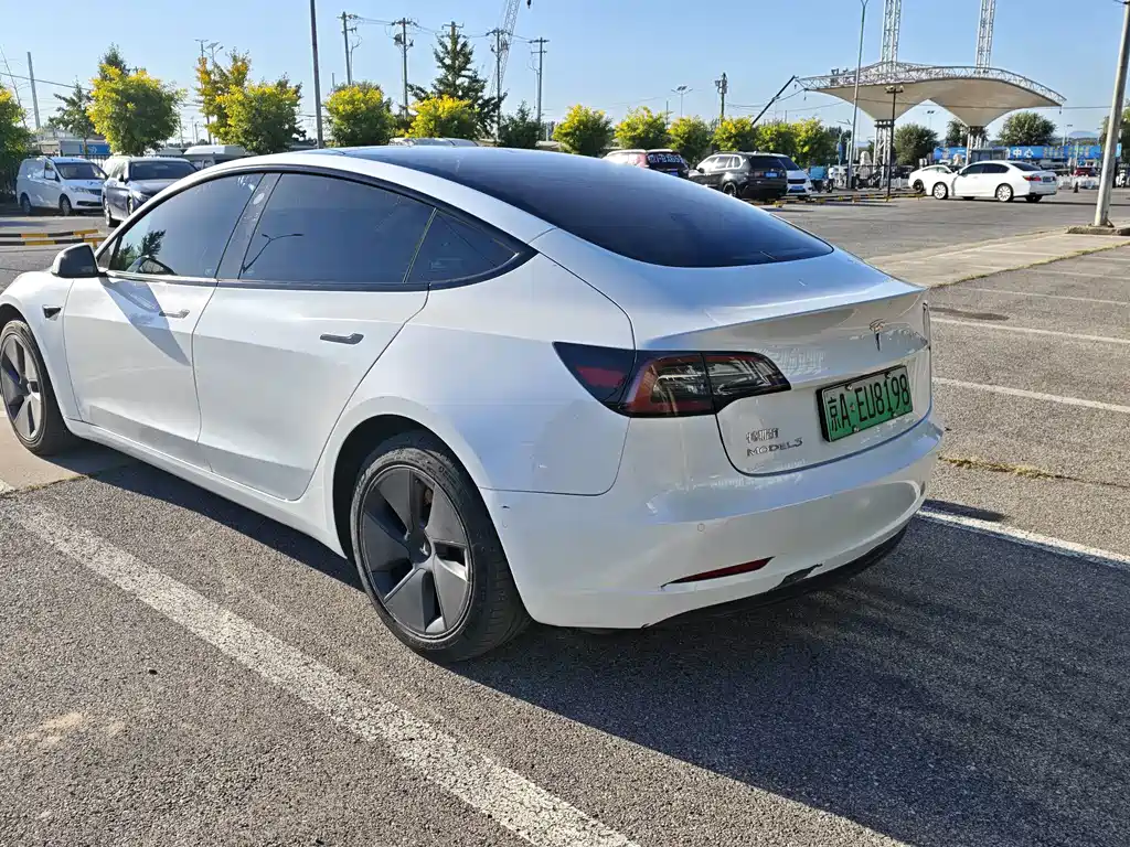 Tesla Model 3 — миниатюра 7