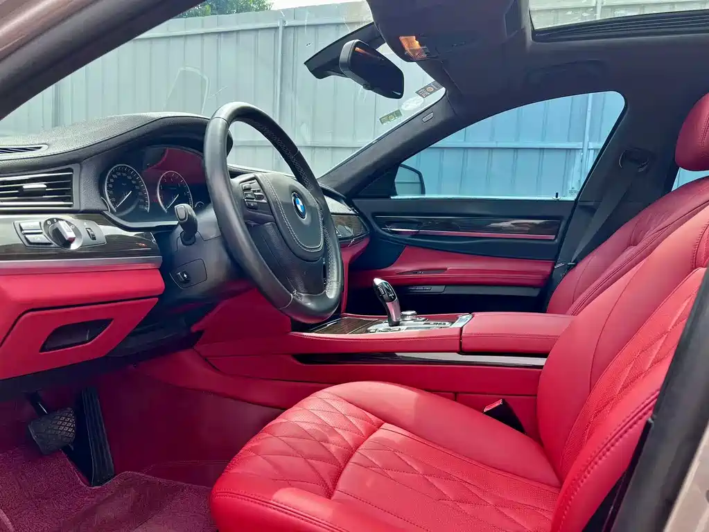 BMW 7 Series — миниатюра 9
