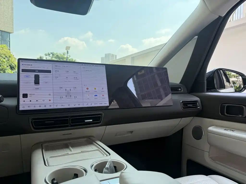 Li Auto Li MEGA — миниатюра 16