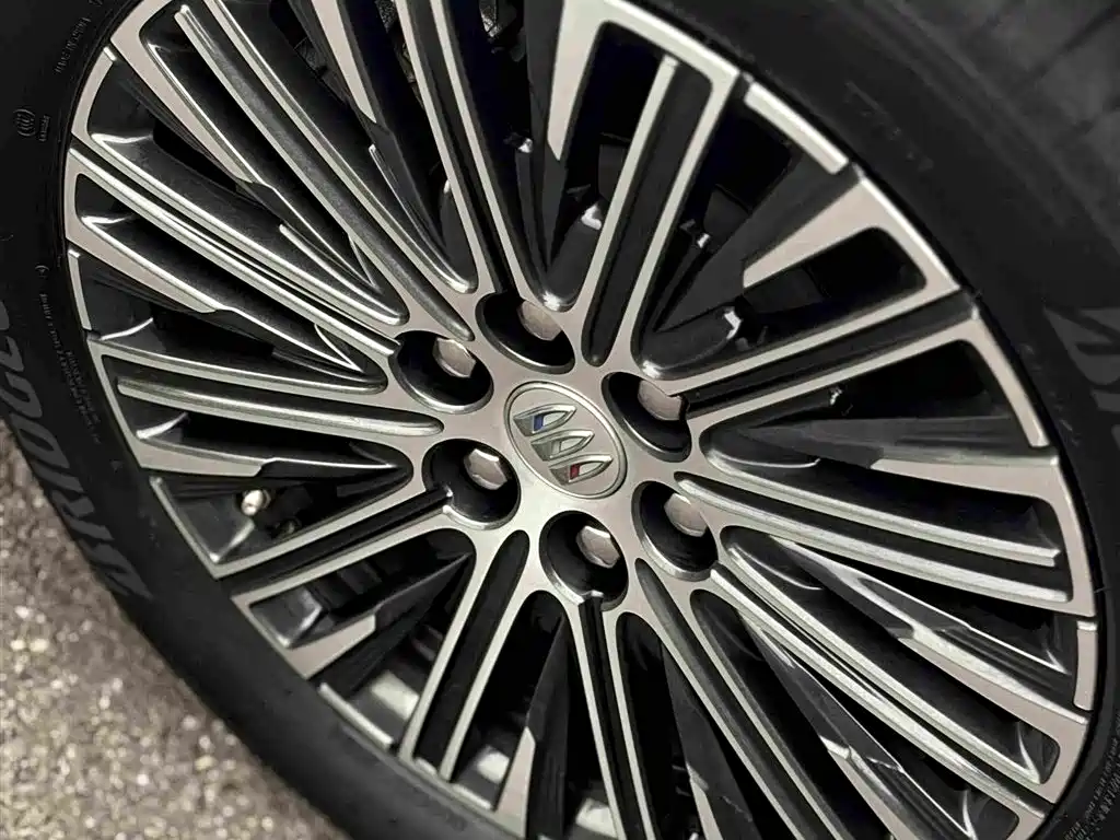 Buick GL8 Hybrid — миниатюра 8