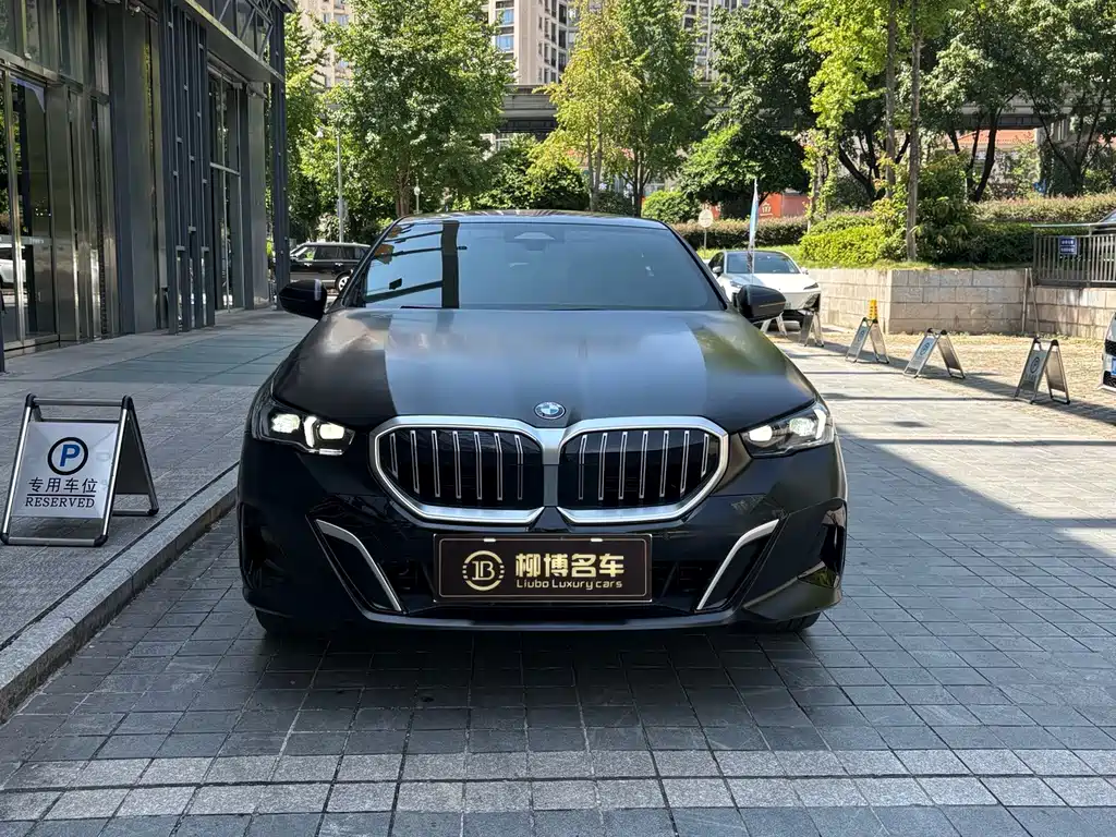BMW 5 Series — миниатюра 2
