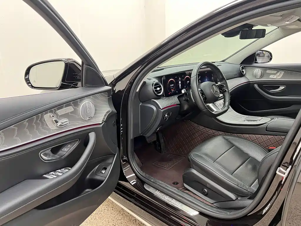 Mercedes-Benz E-Class — миниатюра 9