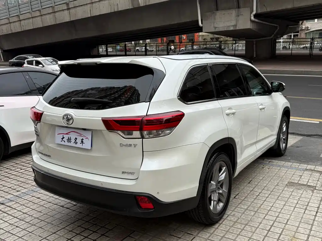 Toyota Highlander 2018 2.0T Luxury 7 мест V