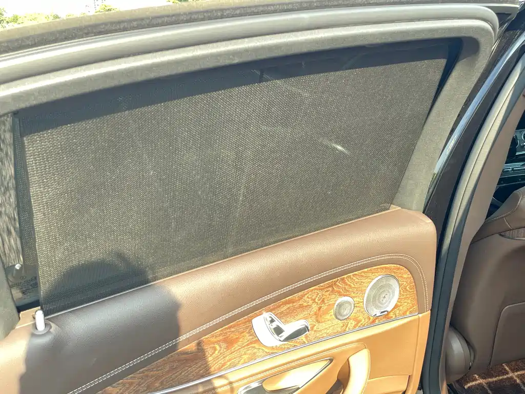 Mercedes-Benz E-Class — миниатюра 11