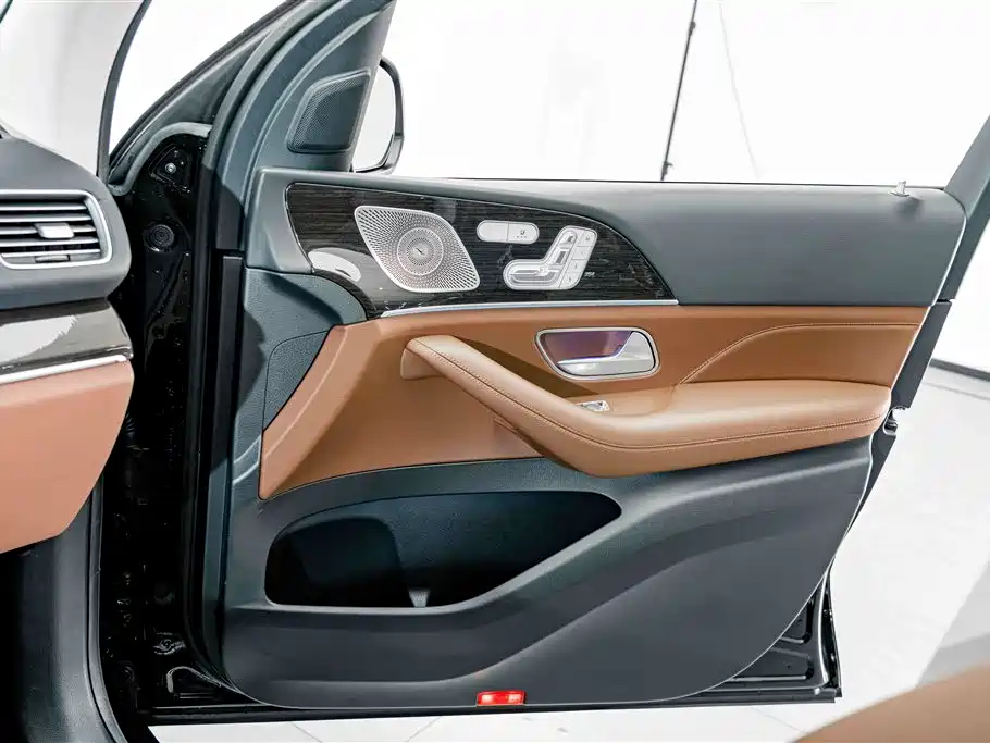 Mercedes-Benz GLE (Import) — миниатюра 16