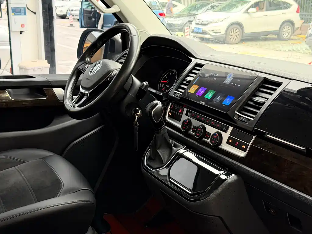 Volkswagen Multivan — миниатюра 8
