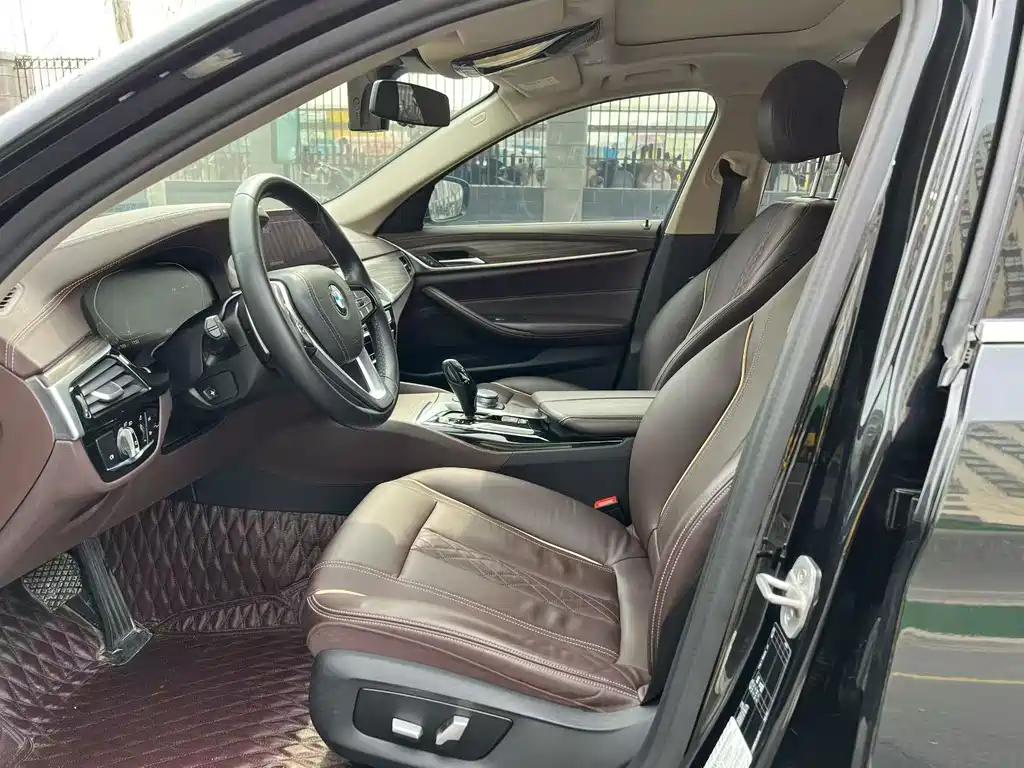 BMW 5 Series — миниатюра 4