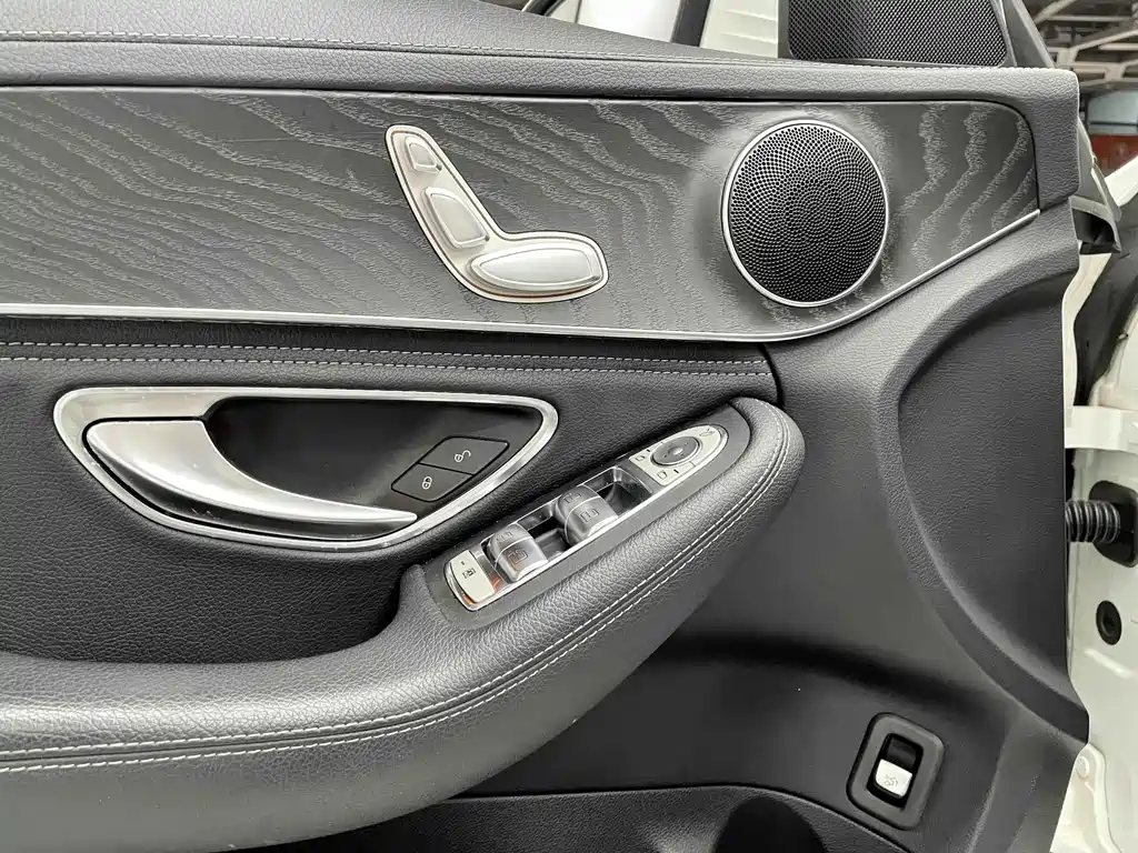 Mercedes-Benz C-Class — миниатюра 17